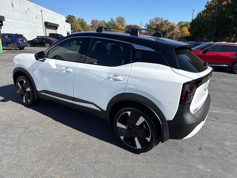 New 2026 Nissan Kicks SR w/ SR Premium Package image 3