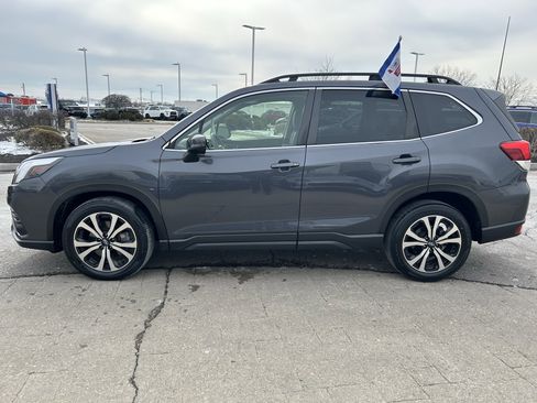 Used 2022 Subaru Forester Limited image 4