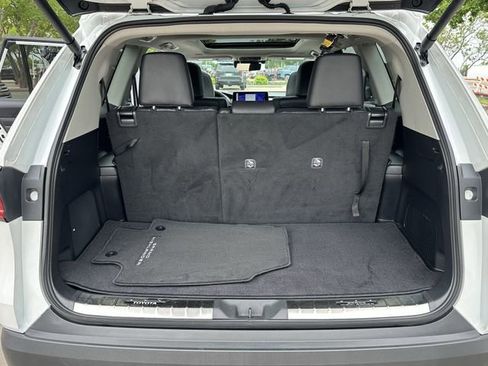 Used 2024 Toyota Grand Highlander AWD image 30