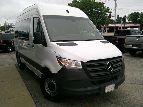 Used 2024 Mercedes-Benz Sprinter 2500 image 4