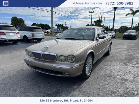 Used 2005 Jaguar XJ8 L image 3