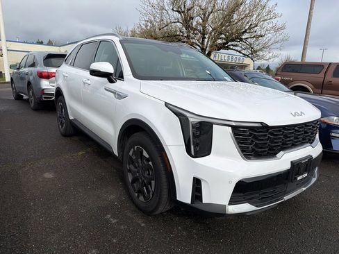 Used 2025 Kia Sorento S w/ Panoramic Sunroof Package image 3