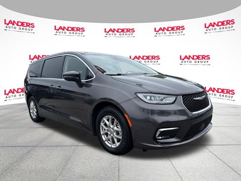 Used 2023 Chrysler Pacifica Touring-L FWD image 1