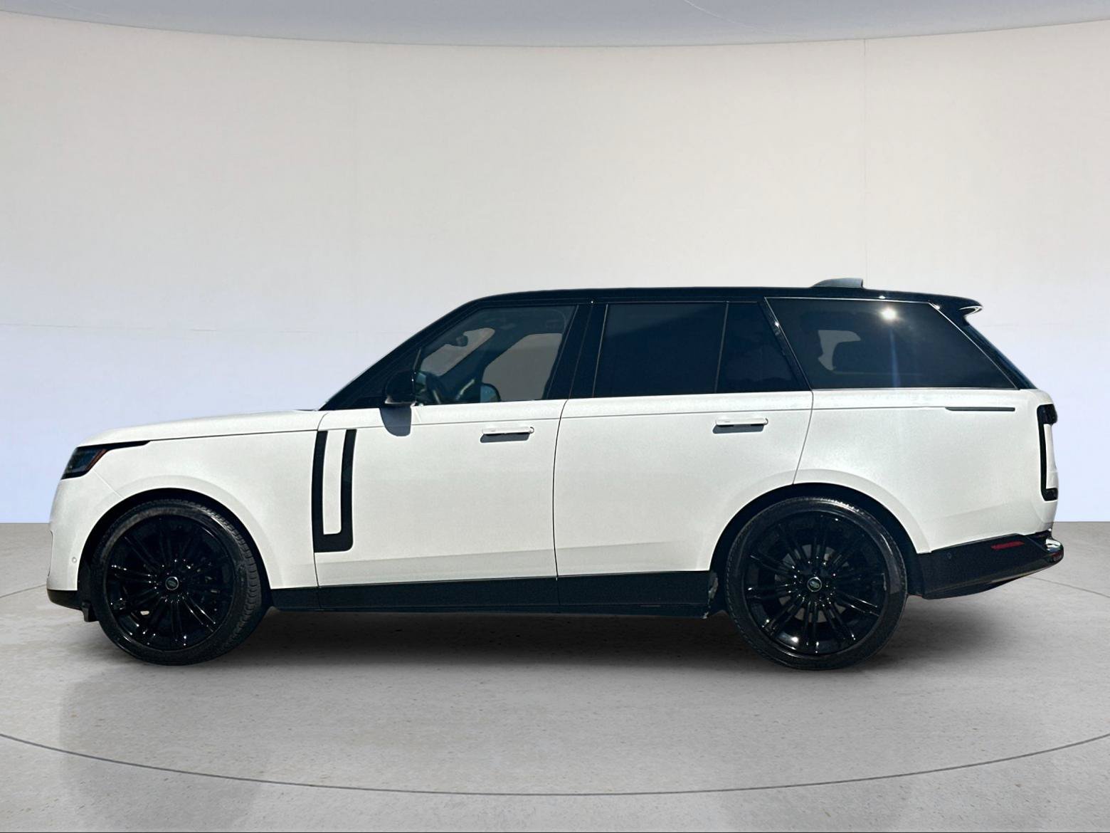 Used 2023 Land Rover Range Rover SE AWD/4WD image 3