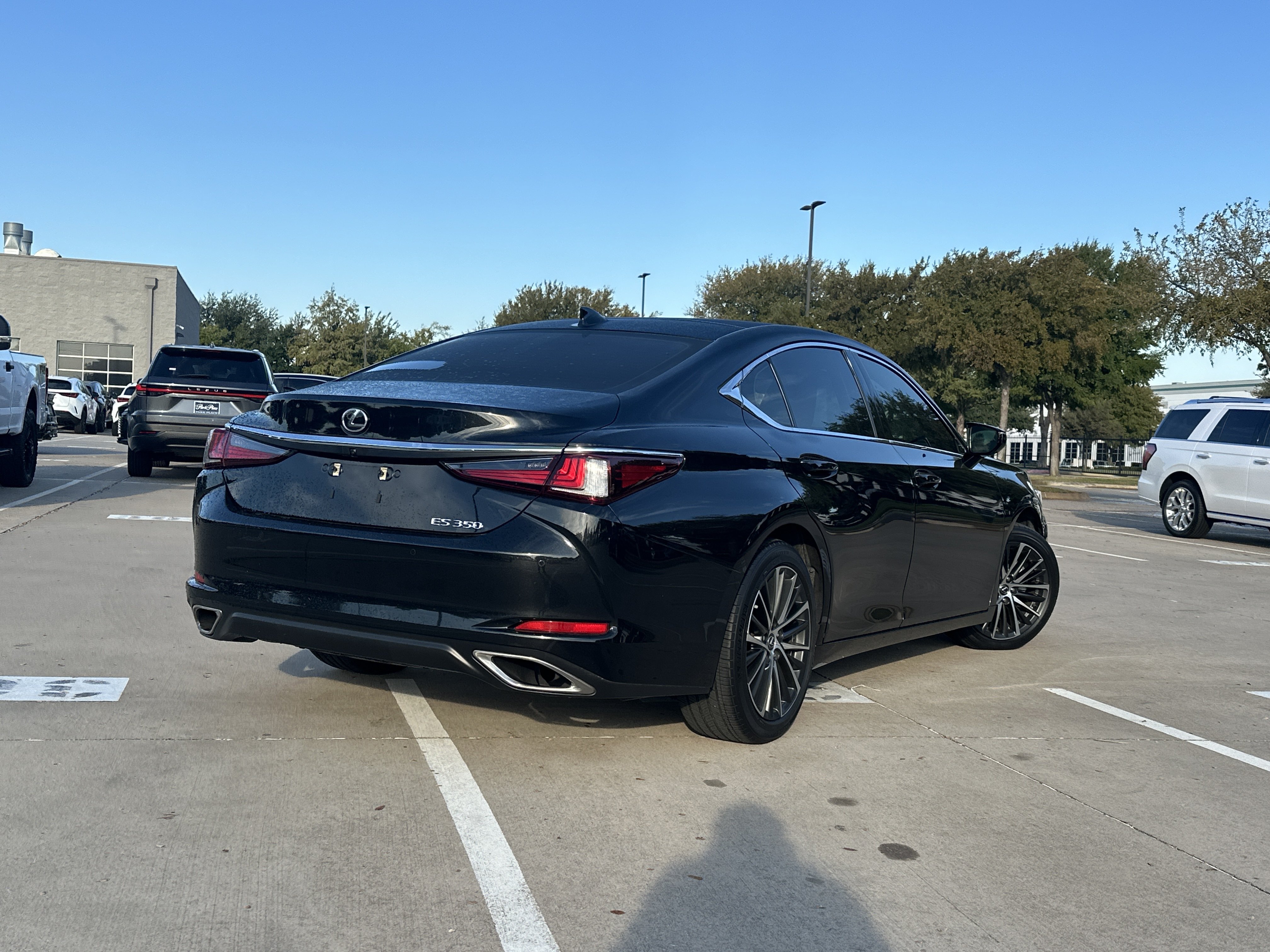Used 2023 Lexus ES 350 w/ Premium Package FWD image 2