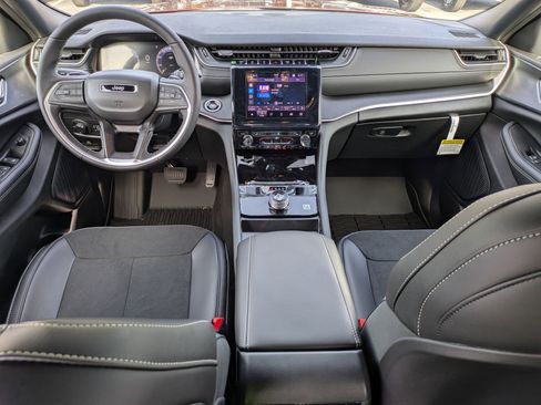 New 2025 Jeep Grand Cherokee L Altitude image 22