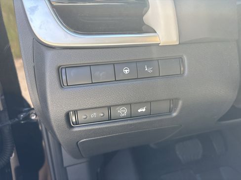 Used 2025 Nissan Rogue SL w/ SL Premium Package image 35