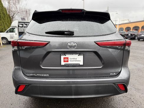 Certified 2023 Toyota Highlander XLE image 6