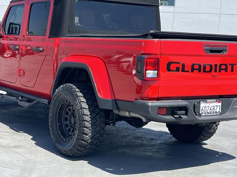 Used 2024 Jeep Gladiator Sport AWD/4WD image 5