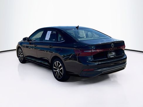 Used 2025 Volkswagen Jetta SE FWD image 5