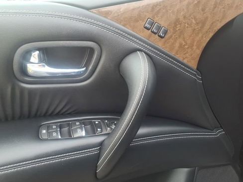 Used 2017 INFINITI QX80 4WD image 16