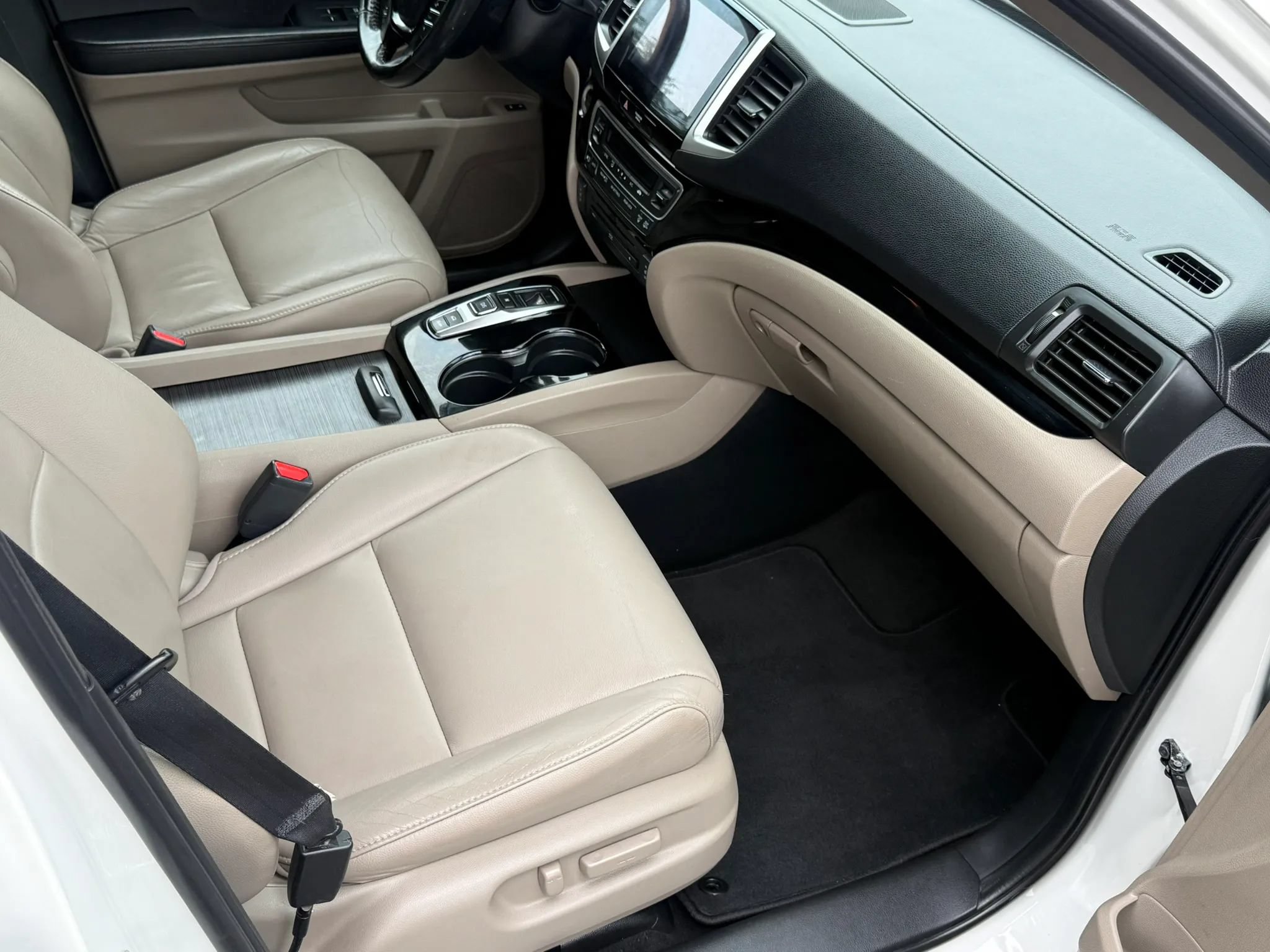 Used 2016 Honda Pilot Touring image 13