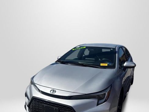 Used 2024 Toyota Corolla SE image 2