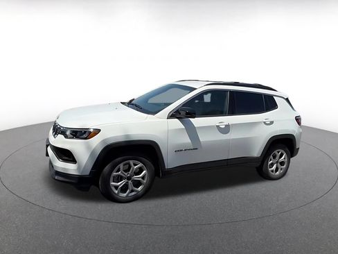 Used 2025 Jeep Compass Latitude AWD/4WD image 8
