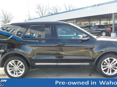 Used 2018 Ford Explorer XLT w/ Equipment Group 201A image 6