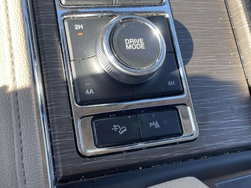 Used 2023 Ford Expedition Limited image 22