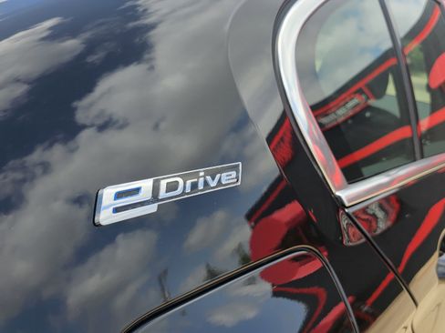 Used 2018 BMW 530e w/ Premium Package 2 image 19