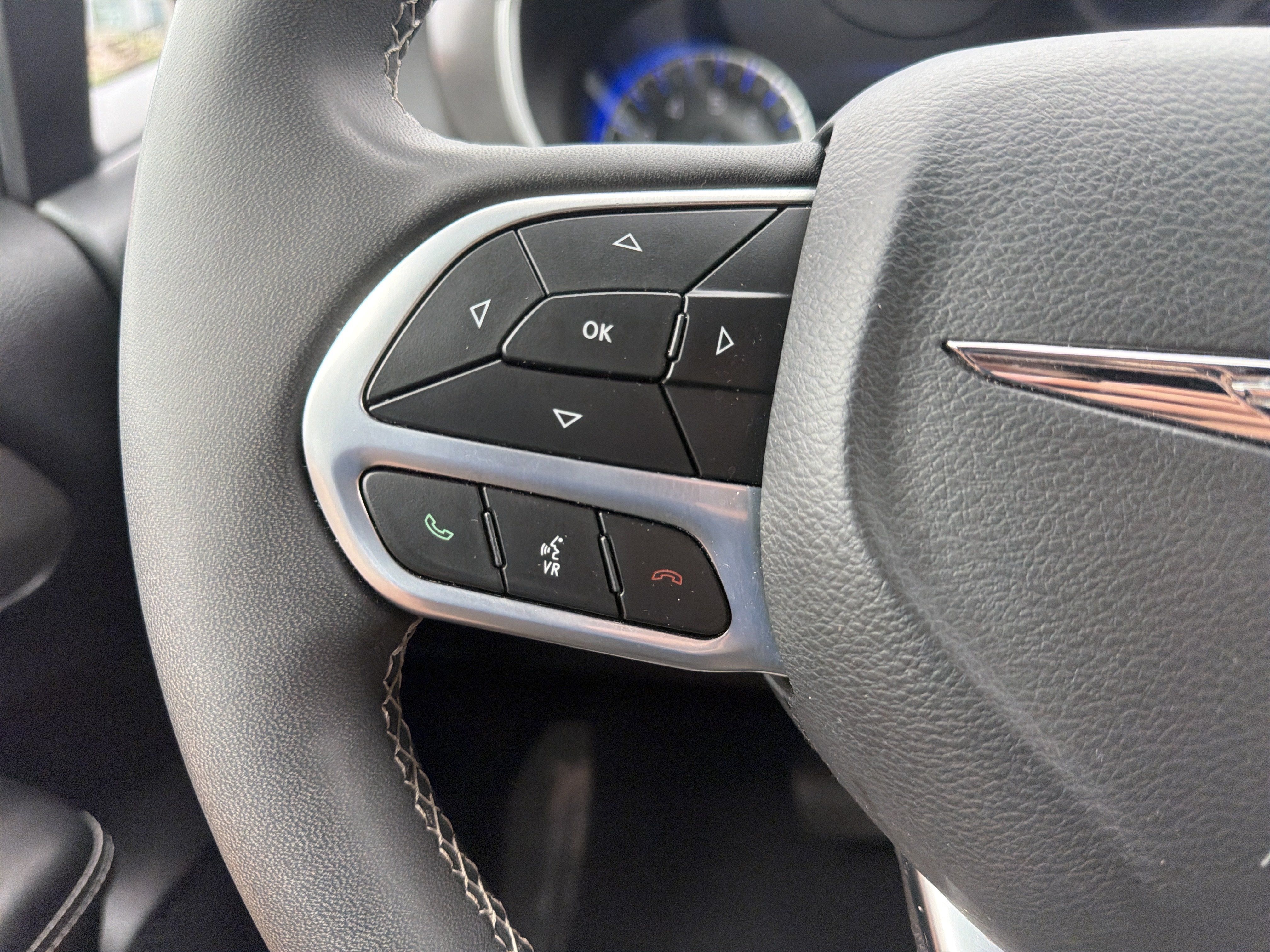 Used 2025 Chrysler Pacifica Select FWD image 19