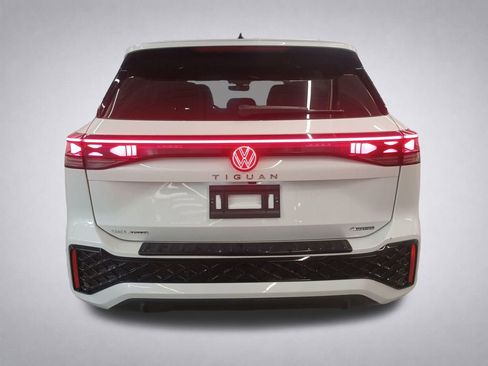 New 2026 Volkswagen Tiguan SEL R-Line AWD/4WD image 4