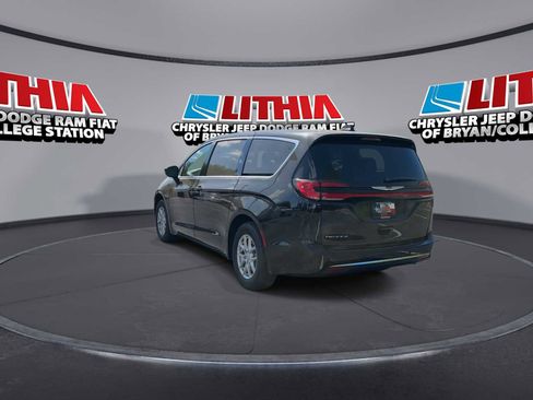 New 2026 Chrysler Pacifica Select image 6