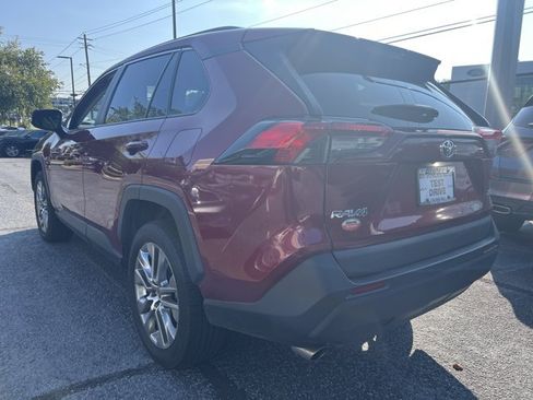 Used 2021 Toyota RAV4 XLE Premium FWD image 3