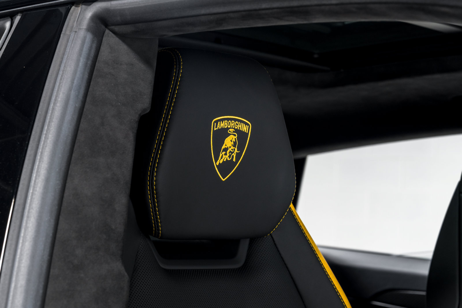 Used 2024 Lamborghini Urus S AWD/4WD image 40