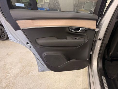 Used 2025 Volvo XC90 B6 Plus image 19