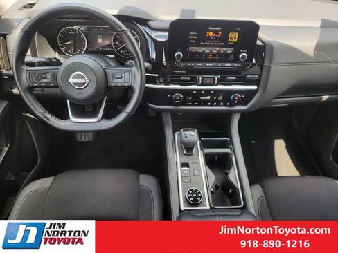 Used 2025 Nissan Pathfinder SV AWD/4WD image 26