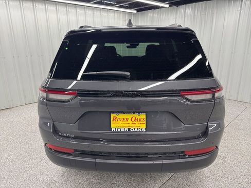 New 2025 Jeep Grand Cherokee Altitude image 5