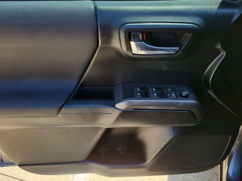 Used 2021 Toyota Tacoma TRD Off-Road AWD/4WD image 21