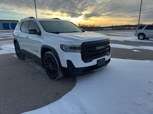 Used 2023 GMC Acadia SLT w/ Elevation Edition image 3