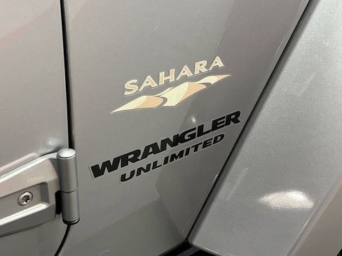 Used 2014 Jeep Wrangler Unlimited Sahara w/ Connectivity Group AWD/4WD image 28