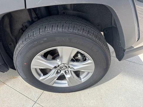 Used 2025 Toyota RAV4 XLE AWD/4WD image 12