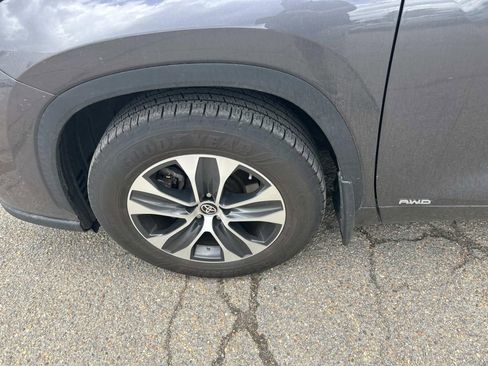 Used 2021 Toyota Highlander XLE image 14