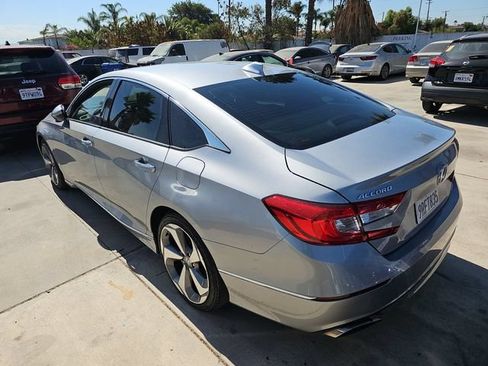 Used 2018 Honda Accord Touring image 4
