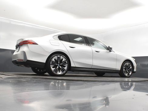 Certified 2025 BMW 530i xDrive w/ Premium Package image 42