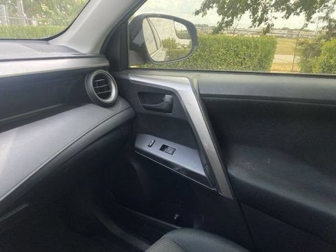 Used 2017 Toyota RAV4 LE FWD image 16