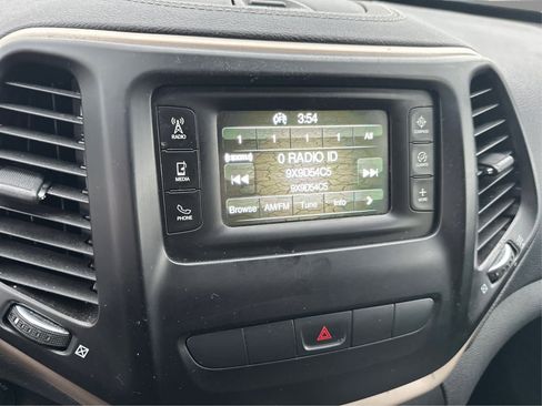 Used 2014 Jeep Cherokee Latitude AWD/4WD image 26