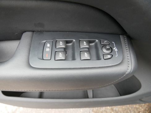 Certified 2025 Volvo XC60 B5 Plus w/ Climate Package image 16