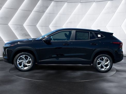 New 2026 Chevrolet Trax LS w/ LS Convenience Package FWD image 2