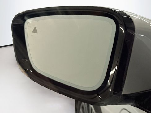 Used 2019 BMW 530e xDrive w/ Premium Package image 16