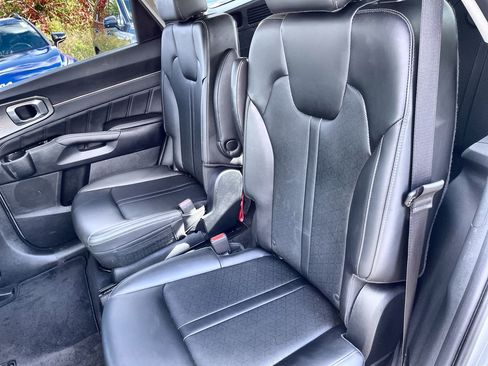 Certified 2023 Kia Sorento SX image 22