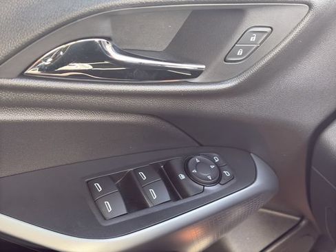 Used 2024 Chevrolet Trax RS FWD image 14