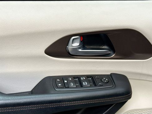 Used 2017 Chrysler Pacifica LX w/ Tire & Wheel Group image 17