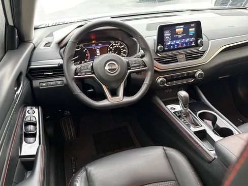 Used 2023 Nissan Altima 2.5 SR FWD image 7