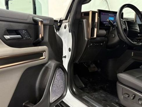 Used 2025 GMC Hummer EV 2X w/ LPO, Cargo Utility Package AWD/4WD image 32
