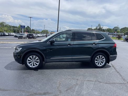Used 2018 Volkswagen Tiguan SE w/ Panoramic Sunroof Package AWD/4WD image 3
