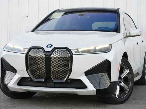 Used 2023 BMW iX M60 w/ Executive Package image 3