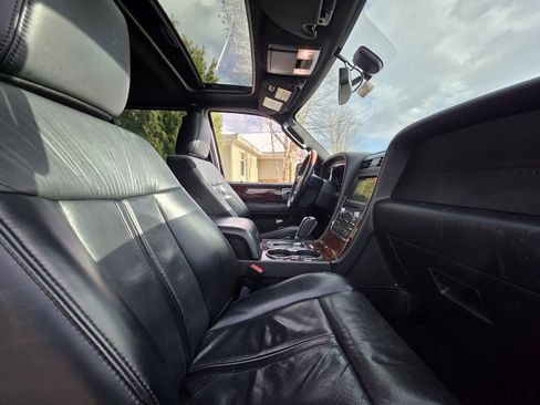 Used 2017 Lincoln Navigator L Select image 14