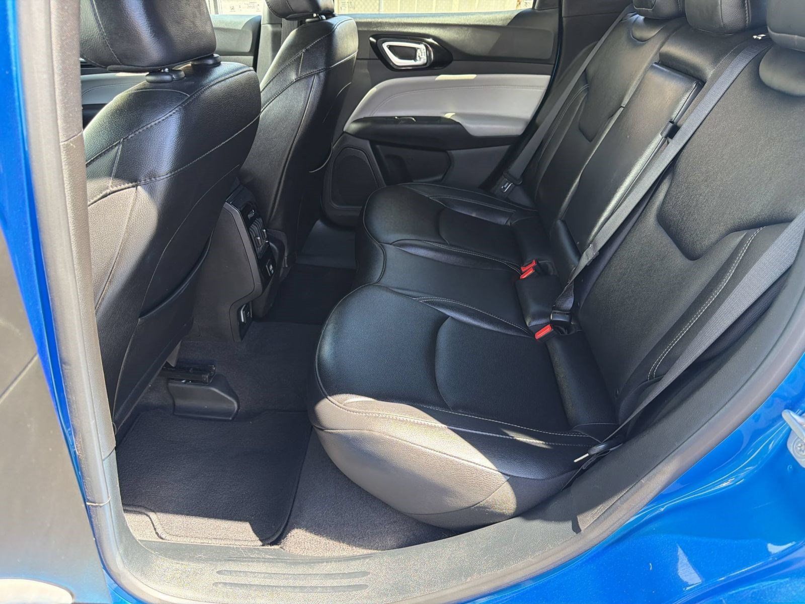 Used 2025 Jeep Compass Limited AWD/4WD image 21